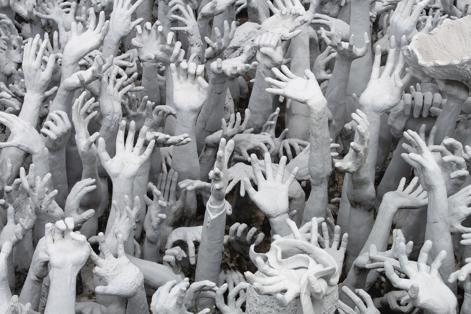 Hands-2582585_1920
