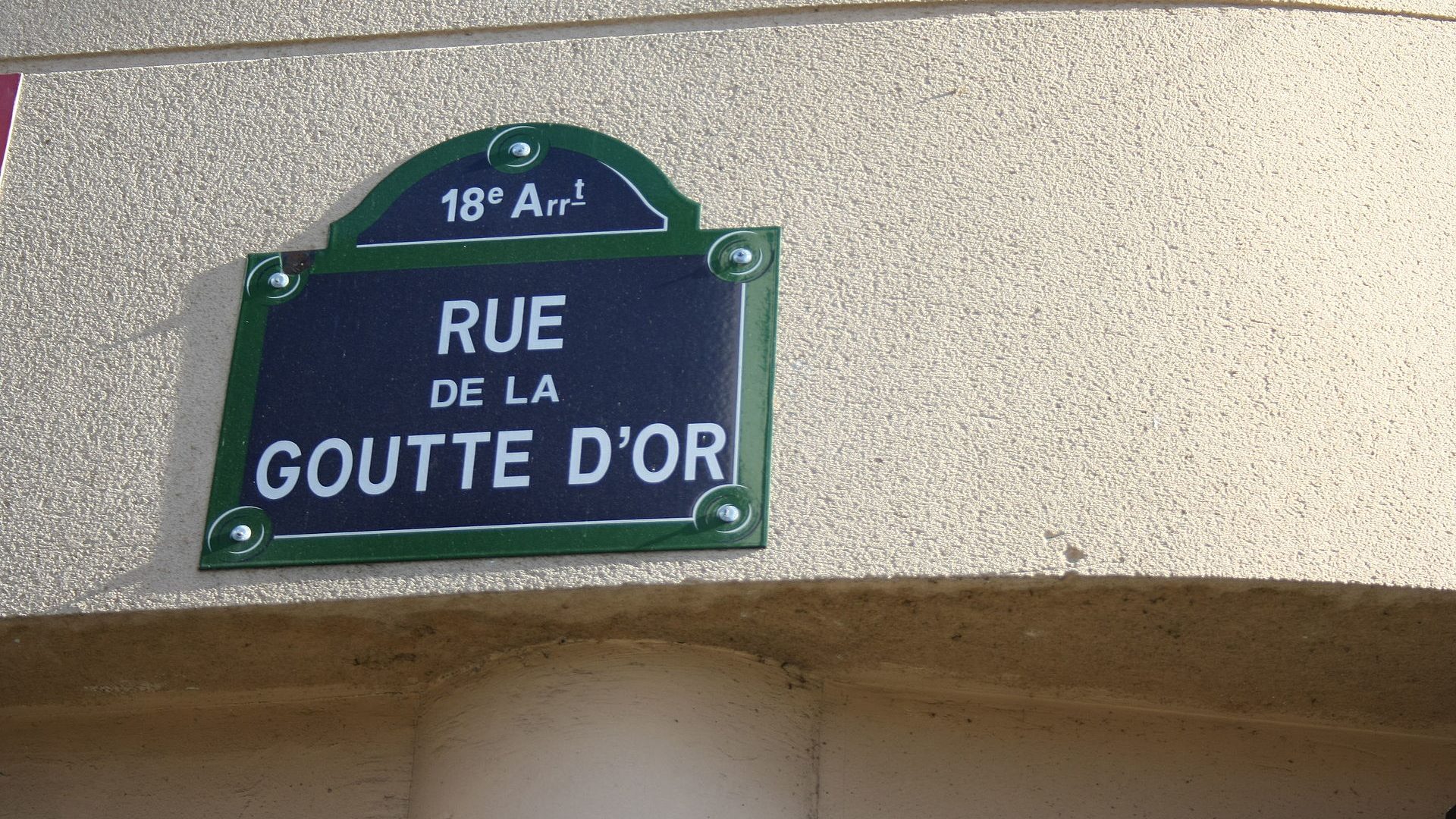 Paris_Rue_de_la_Goutte_d'Or183